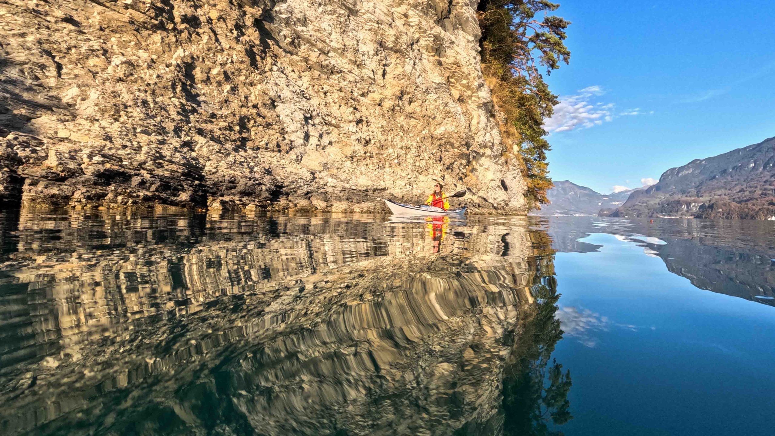 Hightide Kayak School Lake Brienz In Autumn 9 Scaled