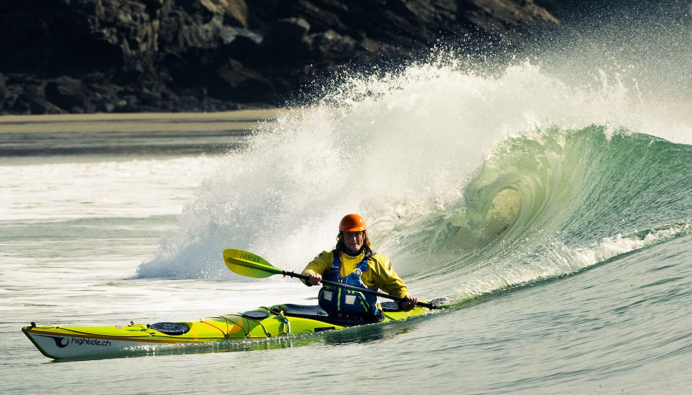 Seakajak Surfing Waves 1400x800 1