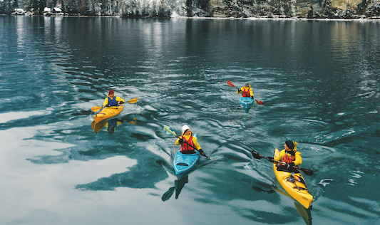 Winterkayaking Switzerland Group 550x550 1 E1676025408563