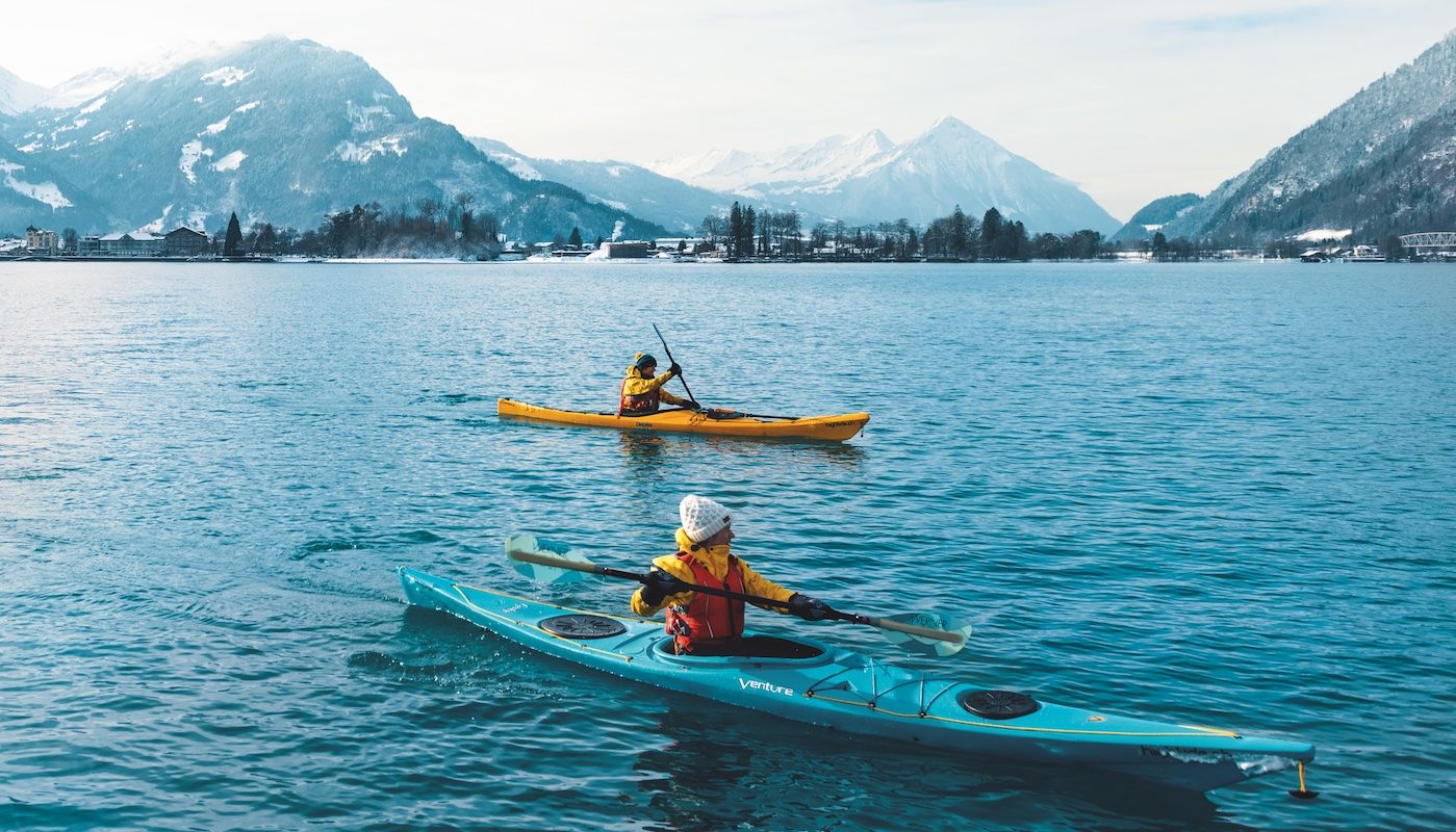 Winterkayak Lake Brienz Group 1400X800